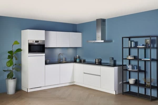 Moderne witte keuken