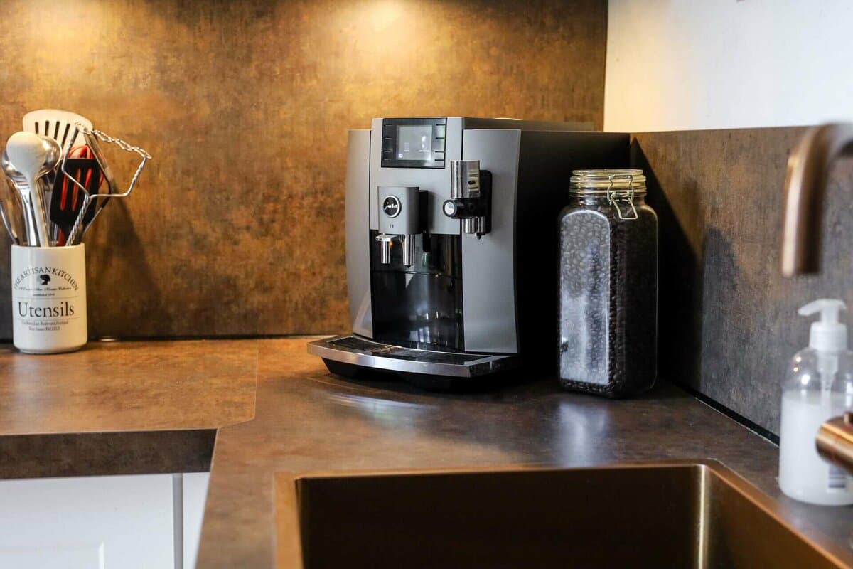 Genoeg ruimte voor het koffiezetapparaat
