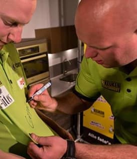Gesigneerd tshirt Michael van Gerwen